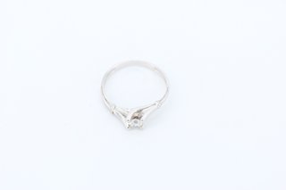Solitario de oro Blanco 18k 1.92gr Ref G-295