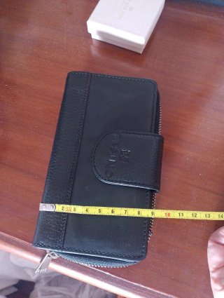 Monedero de piel negro