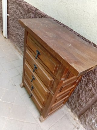 Cómoda de madera con 5 cajones