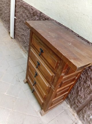 Cómoda de madera con 5 cajones