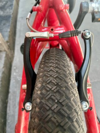 Bicicleta plegable recién ajustada