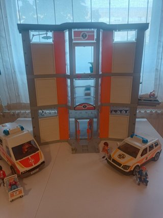 Playmobil Superlote Hospital 3 pisos + vehículos