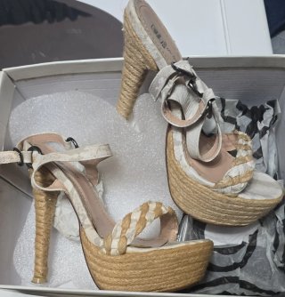 Zapatos de tacón con plataforma y esparto