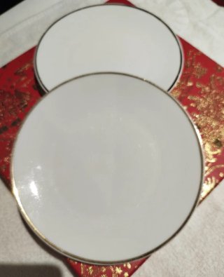 2 platitos porcelana blanca borde dorado