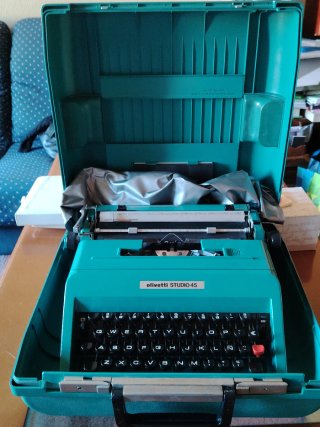 Máquina de escribir Olivetti Studio 45