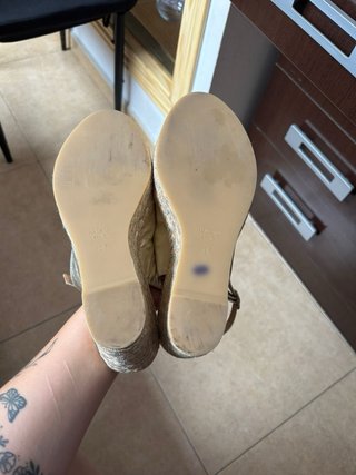 Sandalias doradas Cody