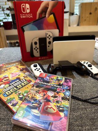 Nintendo Switch OLED + 3 juegos
