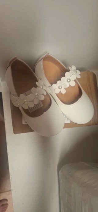Zapatos blancos niña