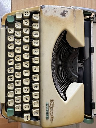 Máquina de escribir Olympia Splendid 33