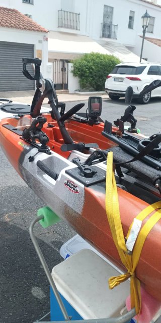 Kayak de pesca con accesorios