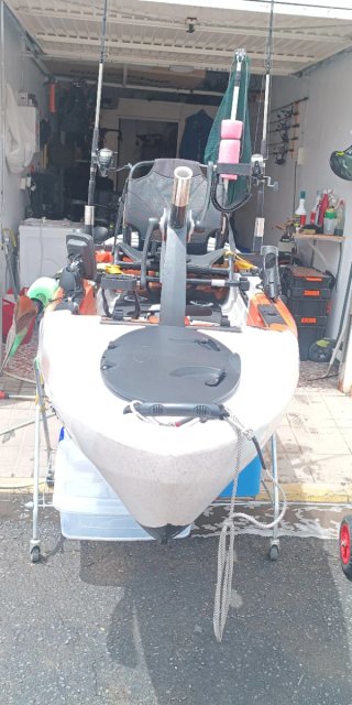 Kayak de pesca con accesorios