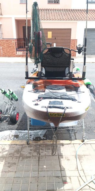 Kayak de pesca con accesorios