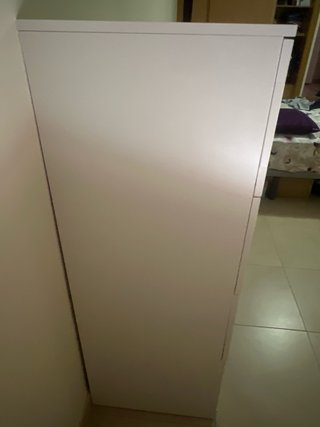 Cómoda blanca con cajones y cristal