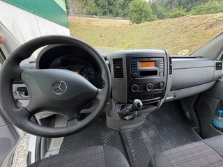furgoneta mercedes blanca