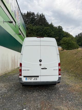 furgoneta mercedes blanca