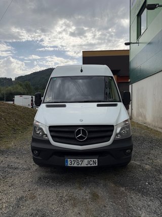 furgoneta mercedes blanca