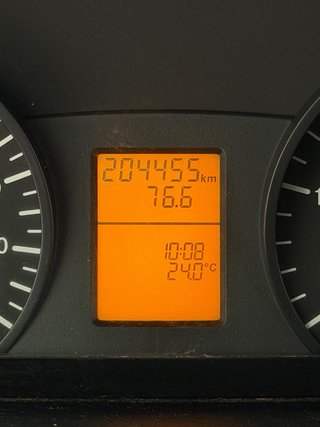 furgoneta mercedes blanca