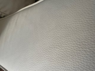 Sofá de 2 plazas en cuero blanco/beige