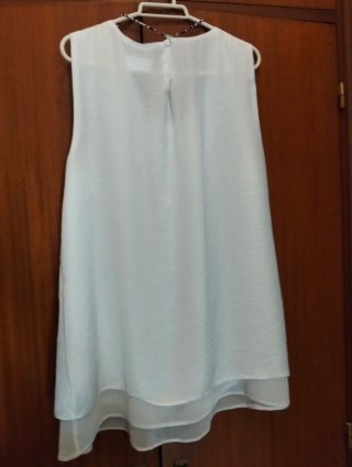 Blusa blanca,Cya, sin mangas con collar.