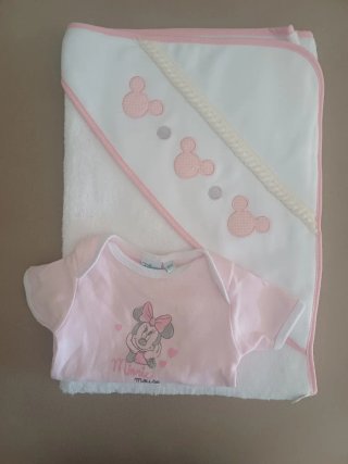 Toalla capa bebé blanca y rosa Mickey