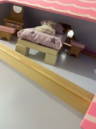 Casita de muñecas de madera rosa