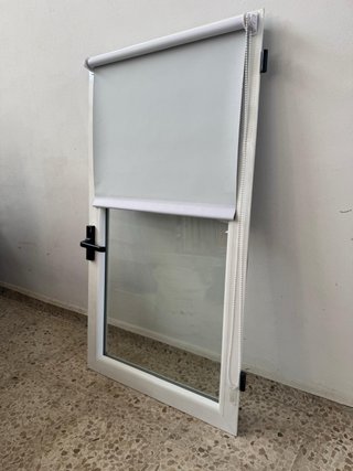 Ventana tres hojas de aluminio con estores