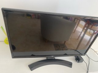 Televisor LG 24 con soporte de pared