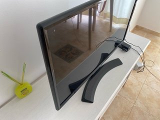 Televisor LG 24 con soporte de pared