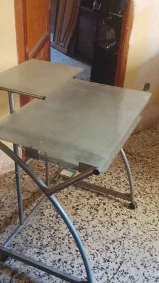 Mesa PC cristal con ruedas