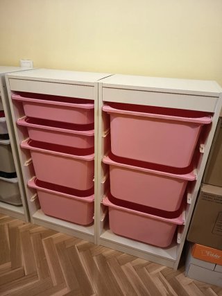 Cubos de almacenaje rosa y blanco