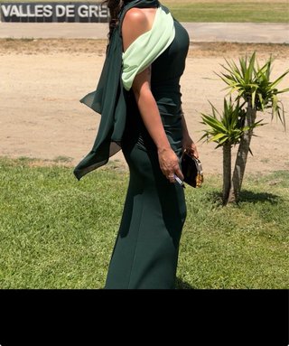 Vestido verde con capa a juego de sorellas