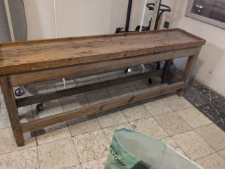 Banco de trabajo antiguo de madera