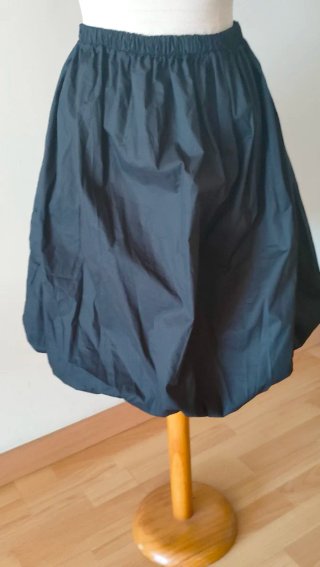 Falda abullonada negra talla única