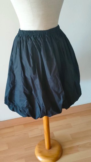 Falda abullonada negra talla única