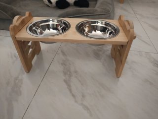 Comedero elevado para perros y gatos muy bonito