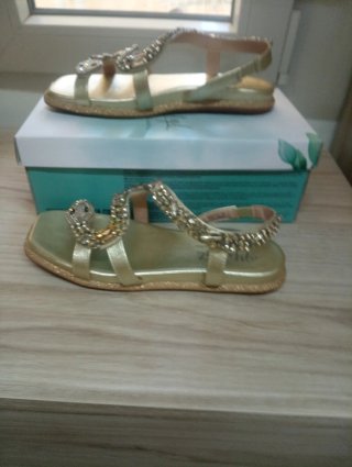 Sandalias Laura Vita Doradas con Pedrería