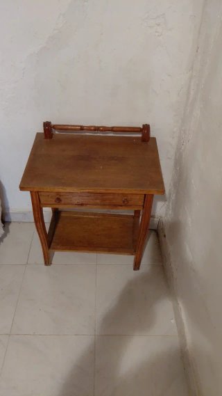 Mesilla de noche de madera