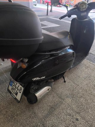 Daelim Besbi Scooter Negra
