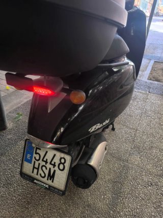 Daelim Besbi Scooter Negra