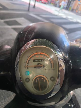 Daelim Besbi Scooter Negra