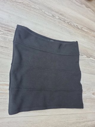 Falda mini negra ajustada