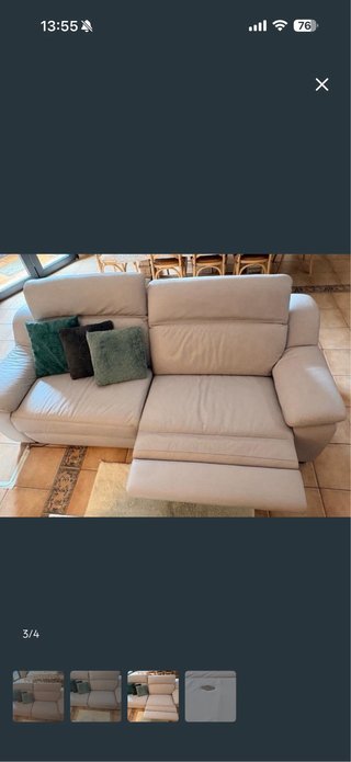 Sofá de piel gris mecánico