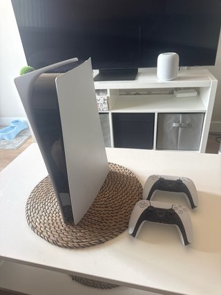 Consola PS5 Blanca + FIFA 24 + 2 Mandos