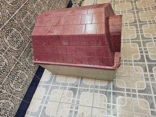 Caseta para perro beige y roja