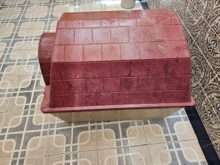 Caseta para perro beige y roja