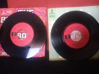 THE BEATLES Lote de 2 vinilos 7"singles+ regalo.