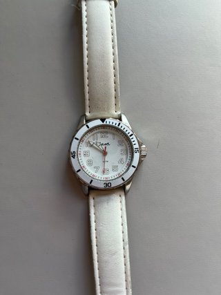 Reloj SELECT blanco y plateado