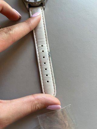 Reloj SELECT blanco y plateado