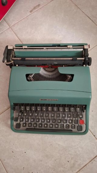 Máquina de escribir Olivetti Lettera 32