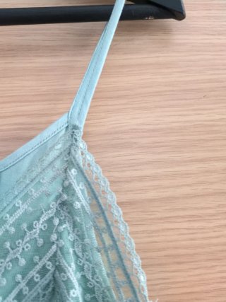 Camisa tirantes Stradivarius verde. Con etiqueta